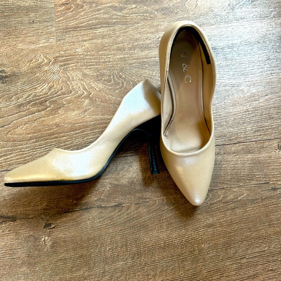 Shimmery Cream Pumps - Picture 1 of 3